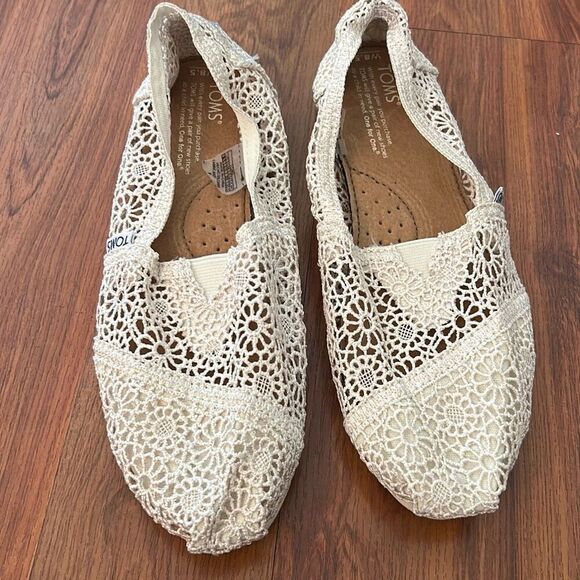 NWOT Toms cream eyelet lace espadrilles size 8.5 - Picture 1 of 5